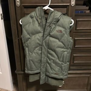 North face down vest 600